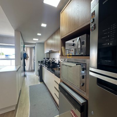Apartamento com 71m², 2 quartos (sendo 1 suíte), 1 garagem, no bairro Praia Comprida em São José