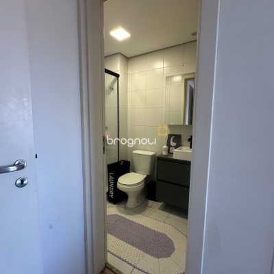 Apartamento com 71m², 2 quartos (sendo 1 suíte), 1 garagem, no bairro Praia Comprida em São José