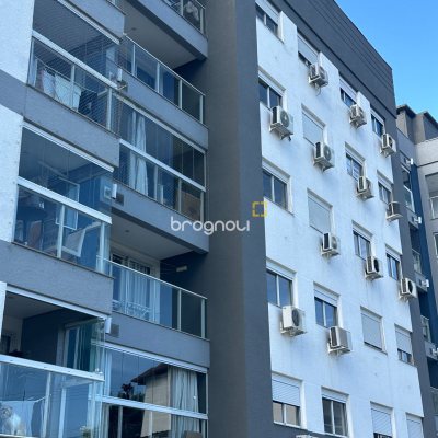 Apartamento com 71m², 2 quartos (sendo 1 suíte), 1 garagem, no bairro Praia Comprida em São José