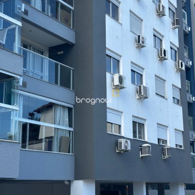Apartamento com 71m², 2 quartos (sendo 1 suíte), 1 garagem, no bairro Praia Comprida em São José