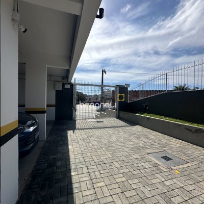 Apartamento com 71m², 2 quartos (sendo 1 suíte), 1 garagem, no bairro Praia Comprida em São José