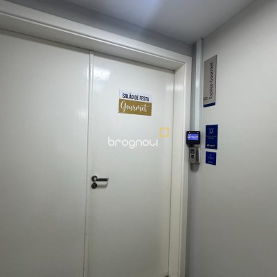 Apartamento com 71m², 2 quartos (sendo 1 suíte), 1 garagem, no bairro Praia Comprida em São José