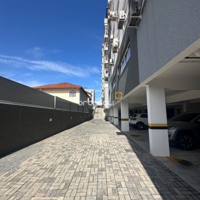Apartamento com 71m², 2 quartos (sendo 1 suíte), 1 garagem, no bairro Praia Comprida em São José