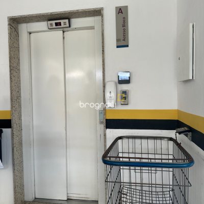 Apartamento com 71m², 2 quartos (sendo 1 suíte), 1 garagem, no bairro Praia Comprida em São José