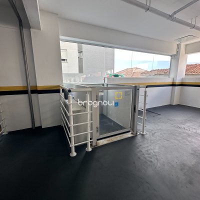 Apartamento com 71m², 2 quartos (sendo 1 suíte), 1 garagem, no bairro Praia Comprida em São José