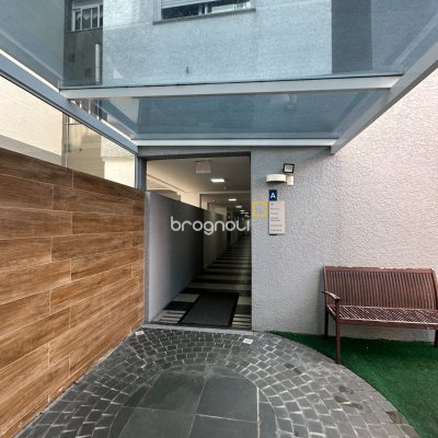 Apartamento com 71m², 2 quartos (sendo 1 suíte), 1 garagem, no bairro Praia Comprida em São José