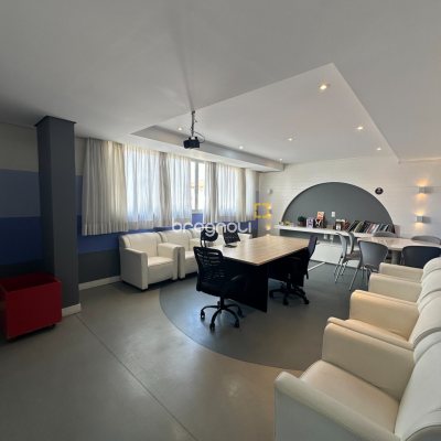 Apartamento com 71m², 2 quartos (sendo 1 suíte), 1 garagem, no bairro Praia Comprida em São José