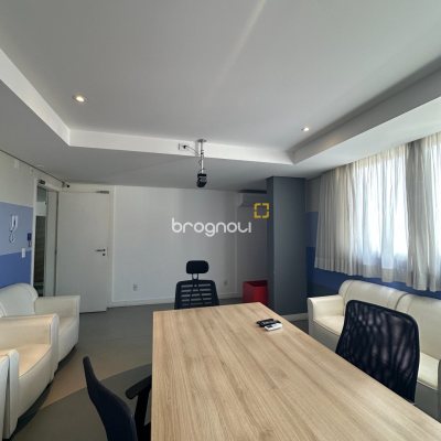 Apartamento com 71m², 2 quartos (sendo 1 suíte), 1 garagem, no bairro Praia Comprida em São José