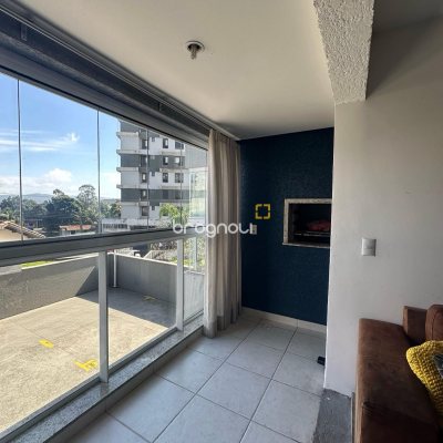 Apartamento com 71m², 2 quartos (sendo 1 suíte), 1 garagem, no bairro Praia Comprida em São José