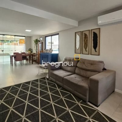 Casa com 130m², 3 quartos (sendo 1 suíte), 2 garagens, no bairro Campeche em Florianópolis
