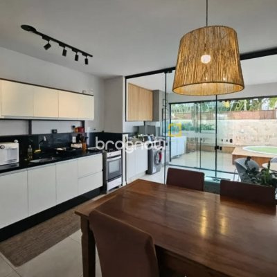 Casa com 130m², 3 quartos (sendo 1 suíte), 2 garagens, no bairro Campeche em Florianópolis