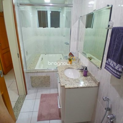 Apartamento com 108m², 3 quartos (sendo 1 suíte), 1 garagem, no bairro Kobrasol em São José