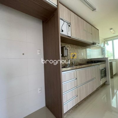 Apartamento com 83m², 3 quartos (sendo 1 suíte), 1 garagem, no bairro Canasvieiras em Florianópolis