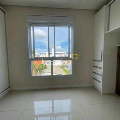Apartamento com 83m², 3 quartos (sendo 1 suíte), 1 garagem, no bairro Canasvieiras em Florianópolis