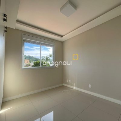 Apartamento com 83m², 3 quartos (sendo 1 suíte), 1 garagem, no bairro Canasvieiras em Florianópolis