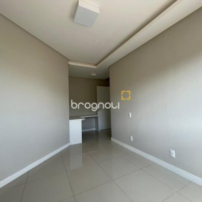 Apartamento com 83m², 3 quartos (sendo 1 suíte), 1 garagem, no bairro Canasvieiras em Florianópolis