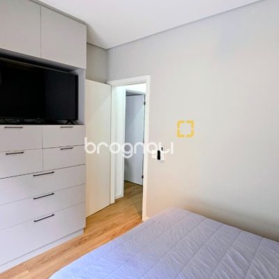 Apartamento com 70m², 2 quartos (sendo 1 suíte), 1 garagem, no bairro Centro em Florianópolis
