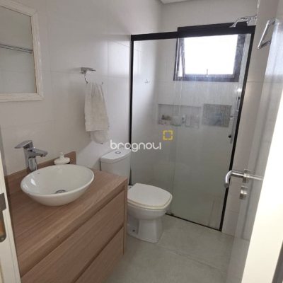 Apartamento com 70m², 2 quartos (sendo 1 suíte), 1 garagem, no bairro Centro em Florianópolis