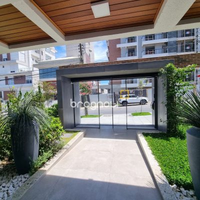 Apartamento com 70m², 2 quartos (sendo 1 suíte), 1 garagem, no bairro Centro em Florianópolis