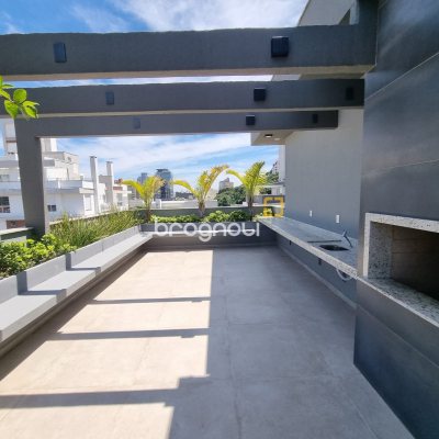 Apartamento com 70m², 2 quartos (sendo 1 suíte), 1 garagem, no bairro Centro em Florianópolis