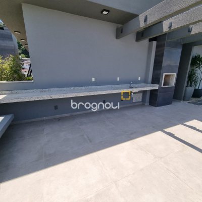 Apartamento com 70m², 2 quartos (sendo 1 suíte), 1 garagem, no bairro Centro em Florianópolis