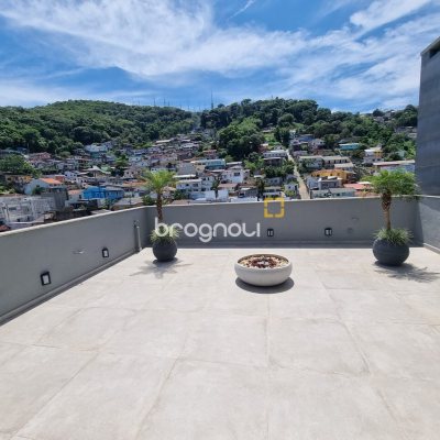 Apartamento com 70m², 2 quartos (sendo 1 suíte), 1 garagem, no bairro Centro em Florianópolis