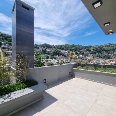 Apartamento com 70m², 2 quartos (sendo 1 suíte), 1 garagem, no bairro Centro em Florianópolis