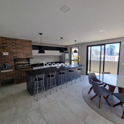 Apartamento com 70m², 2 quartos (sendo 1 suíte), 1 garagem, no bairro Centro em Florianópolis