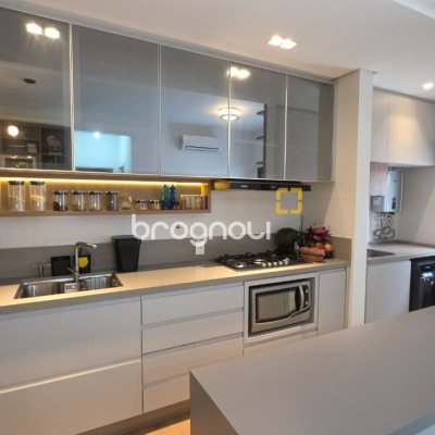 Apartamento com 70m², 2 quartos (sendo 1 suíte), 1 garagem, no bairro Centro em Florianópolis