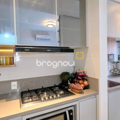 Apartamento com 70m², 2 quartos (sendo 1 suíte), 1 garagem, no bairro Centro em Florianópolis