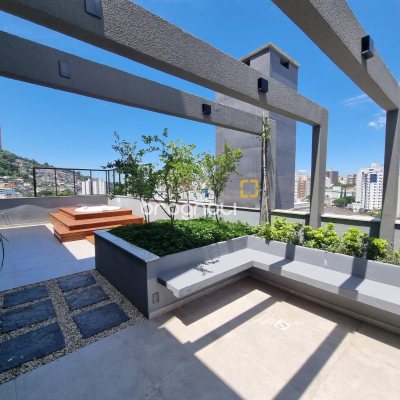 Apartamento com 70m², 2 quartos (sendo 1 suíte), 1 garagem, no bairro Centro em Florianópolis