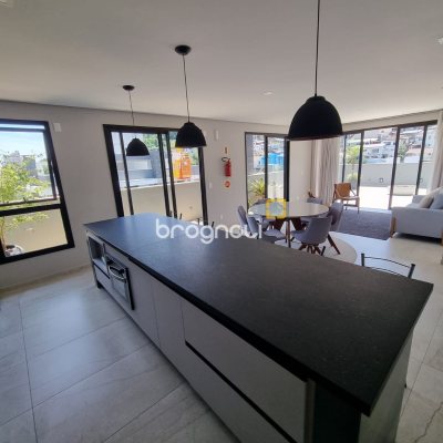 Apartamento com 70m², 2 quartos (sendo 1 suíte), 1 garagem, no bairro Centro em Florianópolis