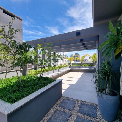 Apartamento com 70m², 2 quartos (sendo 1 suíte), 1 garagem, no bairro Centro em Florianópolis