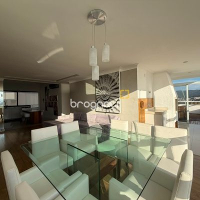 Cobertura com 176m², 3 quartos (sendo 1 suíte), 2 garagens, no bairro Itacorubi em Florianópolis