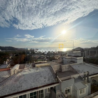 Cobertura com 176m², 3 quartos (sendo 1 suíte), 2 garagens, no bairro Itacorubi em Florianópolis