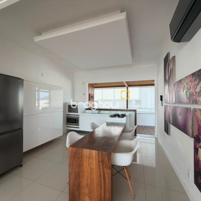 Cobertura com 176m², 3 quartos (sendo 1 suíte), 2 garagens, no bairro Itacorubi em Florianópolis