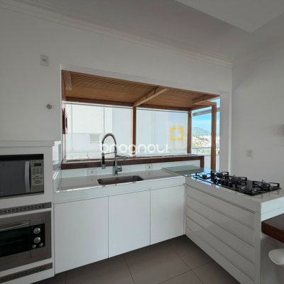 Cobertura com 176m², 3 quartos (sendo 1 suíte), 2 garagens, no bairro Itacorubi em Florianópolis