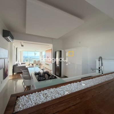 Cobertura com 176m², 3 quartos (sendo 1 suíte), 2 garagens, no bairro Itacorubi em Florianópolis