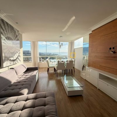 Cobertura com 176m², 3 quartos (sendo 1 suíte), 2 garagens, no bairro Itacorubi em Florianópolis