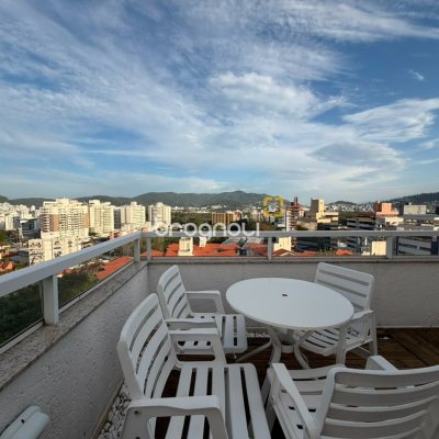 Cobertura com 176m², 3 quartos (sendo 1 suíte), 2 garagens, no bairro Itacorubi em Florianópolis