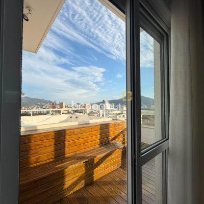 Cobertura com 176m², 3 quartos (sendo 1 suíte), 2 garagens, no bairro Itacorubi em Florianópolis