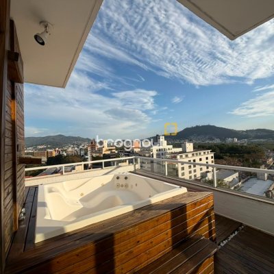 Cobertura com 176m², 3 quartos (sendo 1 suíte), 2 garagens, no bairro Itacorubi em Florianópolis