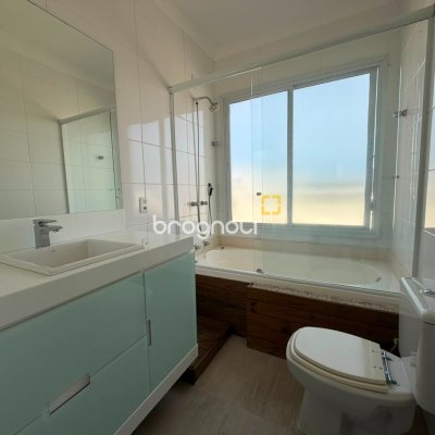 Cobertura com 176m², 3 quartos (sendo 1 suíte), 2 garagens, no bairro Itacorubi em Florianópolis
