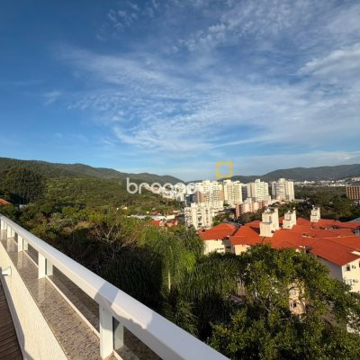 Cobertura com 176m², 3 quartos (sendo 1 suíte), 2 garagens, no bairro Itacorubi em Florianópolis