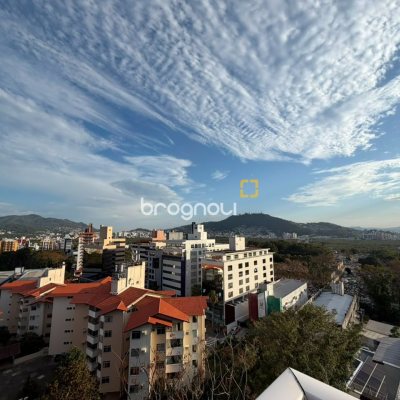 Cobertura com 176m², 3 quartos (sendo 1 suíte), 2 garagens, no bairro Itacorubi em Florianópolis
