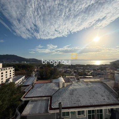 Cobertura com 176m², 3 quartos (sendo 1 suíte), 2 garagens, no bairro Itacorubi em Florianópolis