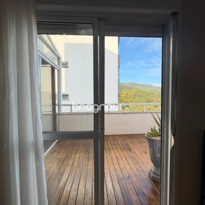 Cobertura com 176m², 3 quartos (sendo 1 suíte), 2 garagens, no bairro Itacorubi em Florianópolis