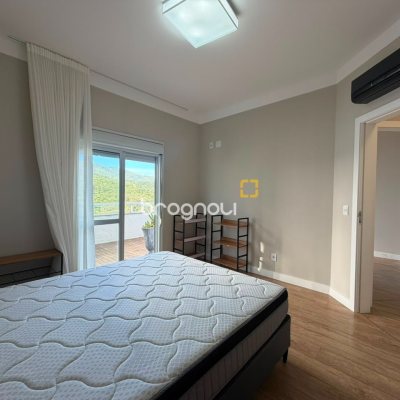 Cobertura com 176m², 3 quartos (sendo 1 suíte), 2 garagens, no bairro Itacorubi em Florianópolis