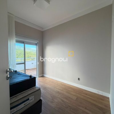 Cobertura com 176m², 3 quartos (sendo 1 suíte), 2 garagens, no bairro Itacorubi em Florianópolis