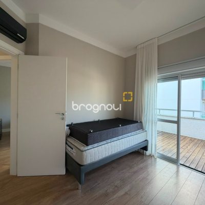 Cobertura com 176m², 3 quartos (sendo 1 suíte), 2 garagens, no bairro Itacorubi em Florianópolis